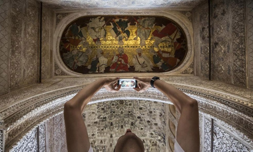 Image 2: Granada: 1 o 2 noches con desayuno y visita nocturna a la Alhambra