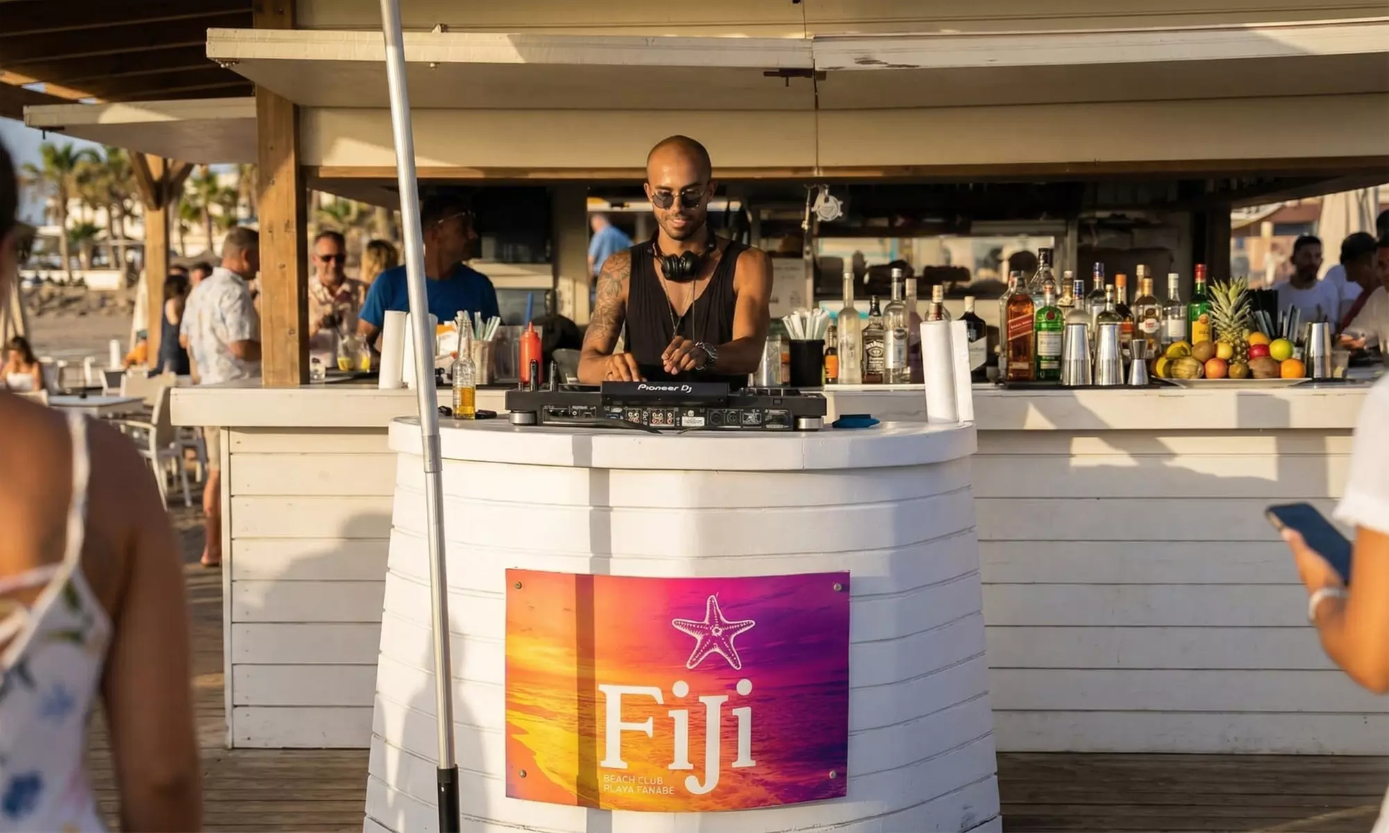 Disfruta de day pass con cama balinesa para 2 con almuerzo y bebidas