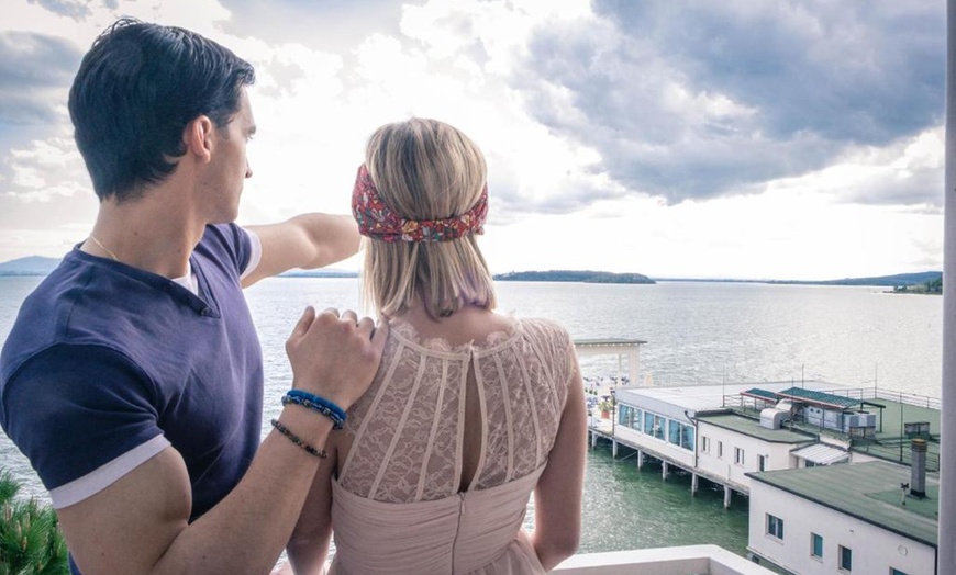 Image 17: Lago Trasimeno 4*: camera doppia con colazione o mezza pensione