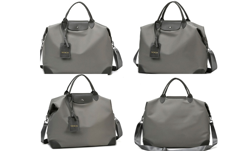 Image 7: Water-resistant Large Tote Bag with Zip Closure and Trolley Sleeve