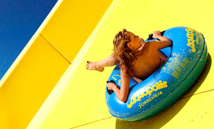 Image 5: Aquópolis Torrevieja: entrada de 1 día para infantil o adulto