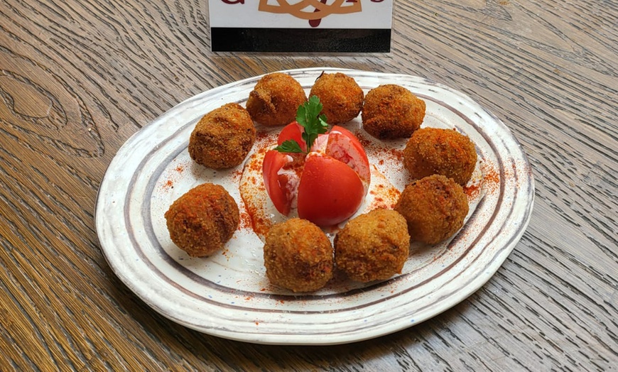 Image 6: Mariscada o bandeja de mejillones o marisco con botella de vino para 2