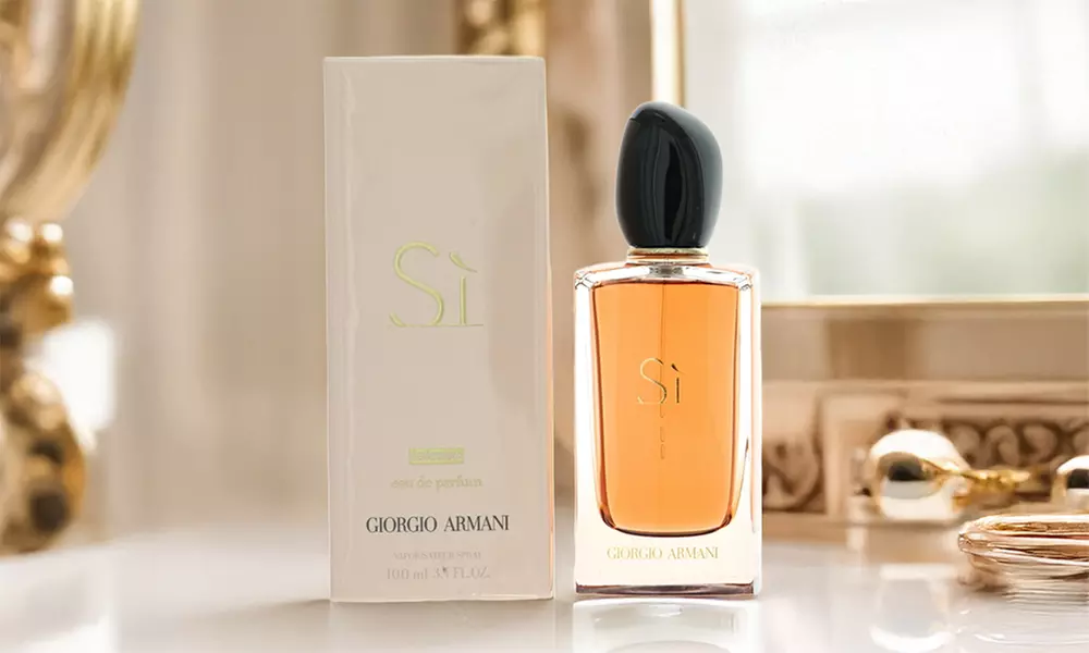 Armani Si Intense by Giorgio Armani 3.4 oz Eau de parfum spray new in box women - Primary Image