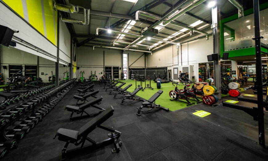 Image 9: Unlock Premium Fitness: Buzz Gym Multi-Site Membership! 