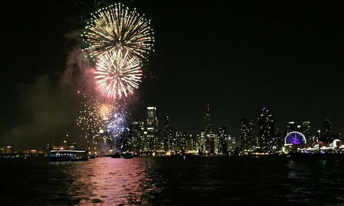 2-Hour Private Boat Tour for Six People with Fireworks and More