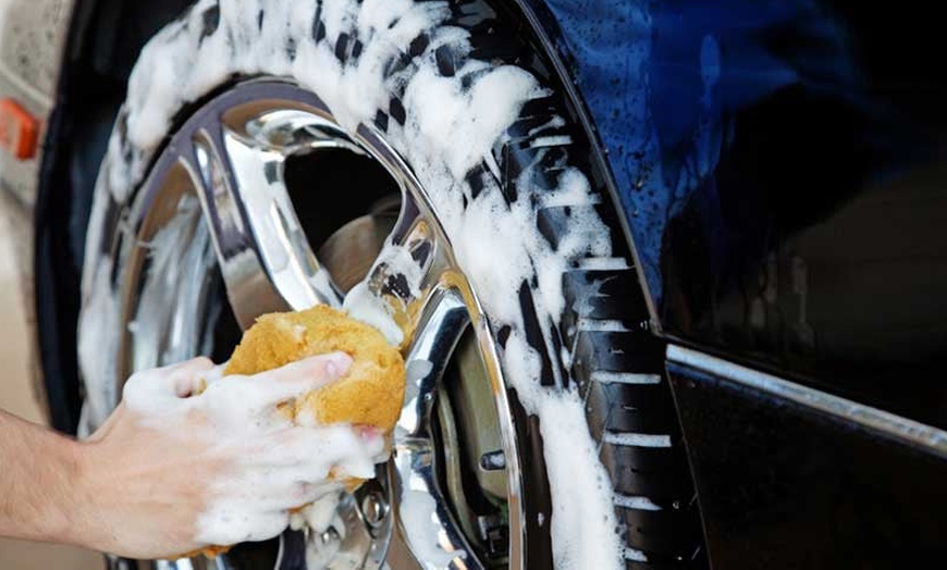 Image 2: Lavage intérieur ou extérieur pour tout type de véhicule chez C Clean