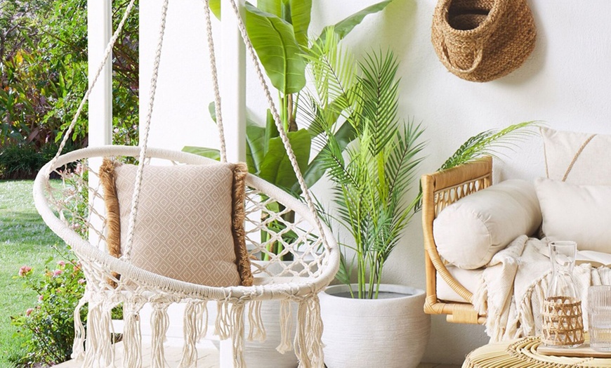 Image 4: Silla tipo columpio de cuerda de macramé con diseño circular