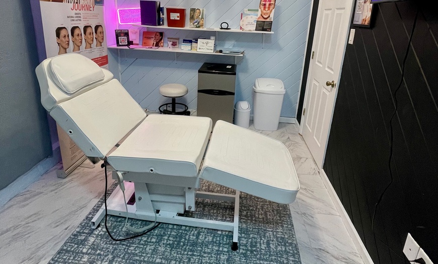 Image 4: One, Two, Four or Six Sessions of EMS Sculpt Body-Contouring Treatment