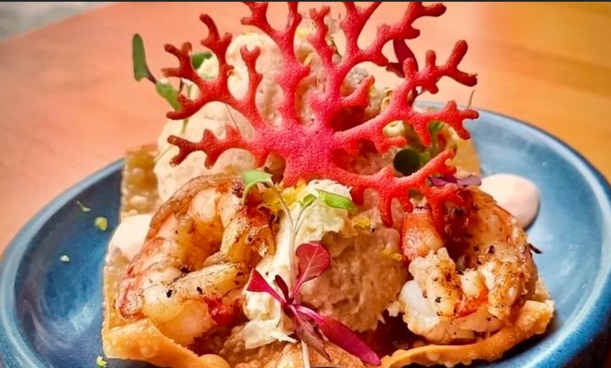 Image 1: Menú para 2 o 4 con entrantes, principales, postres y bebidas 