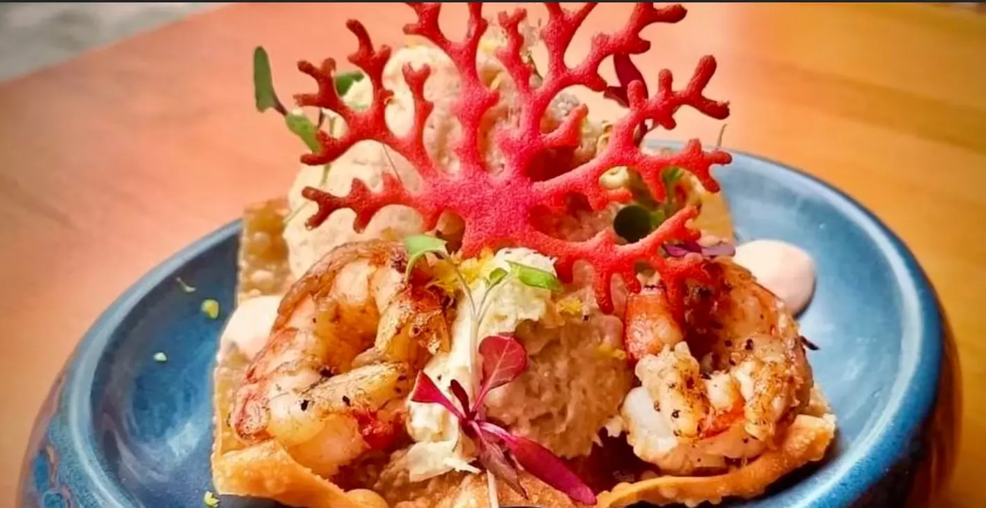 Menú para 2 o 4 con entrantes, principales, postres y bebidas