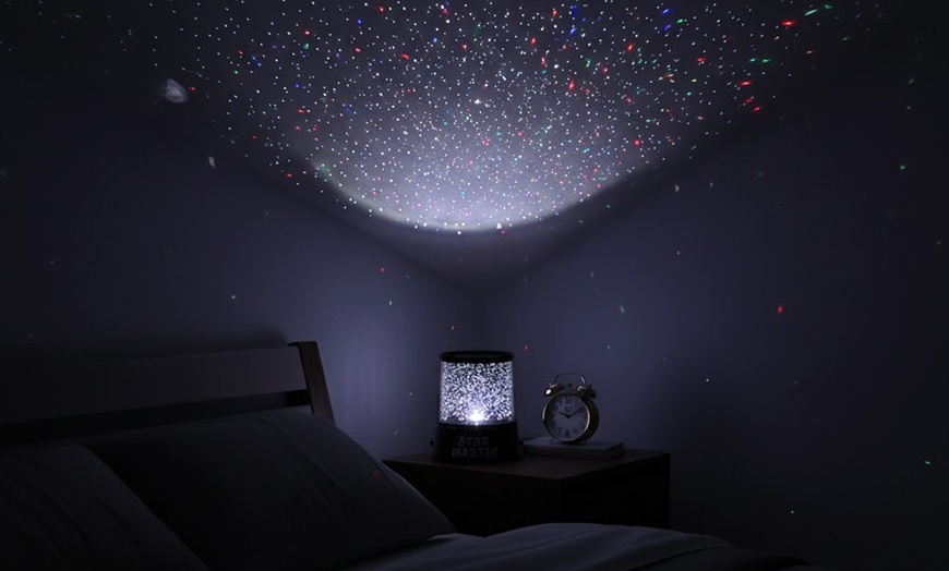 Image 1: 1, 2 o 3 proiettori di stelle LED per bambini