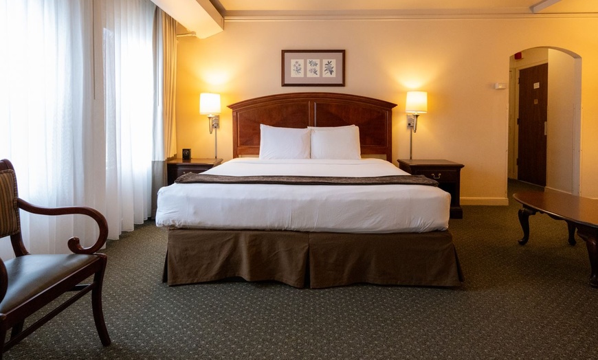 Image 6: Classic Comfort and Skyline Views in Seattle's First Hill District
