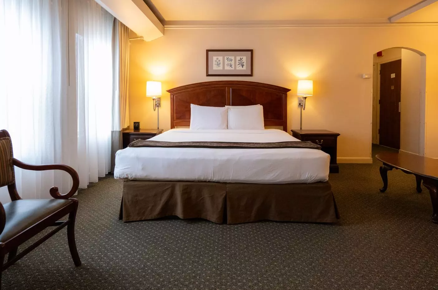 Classic Comfort and Skyline Views in Seattle's First Hill District
