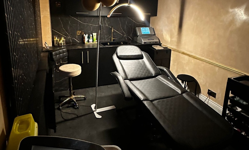 Image 1: Refresh Your Appearance with up to 5 ml of Dermal Filler Treatment