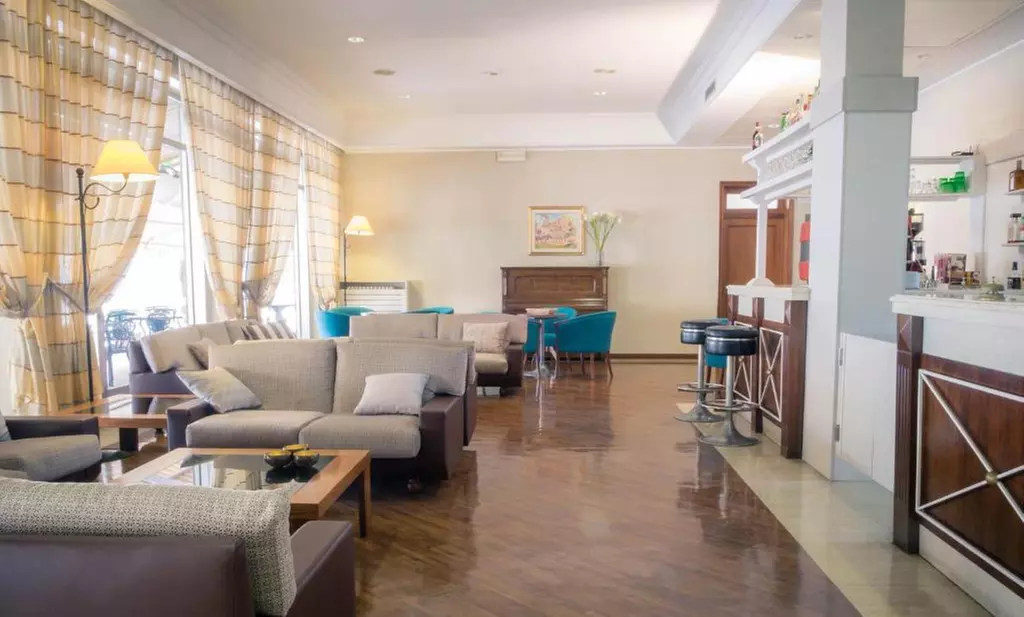 Lago Trasimeno 4*: camera doppia con colazione o mezza pensione