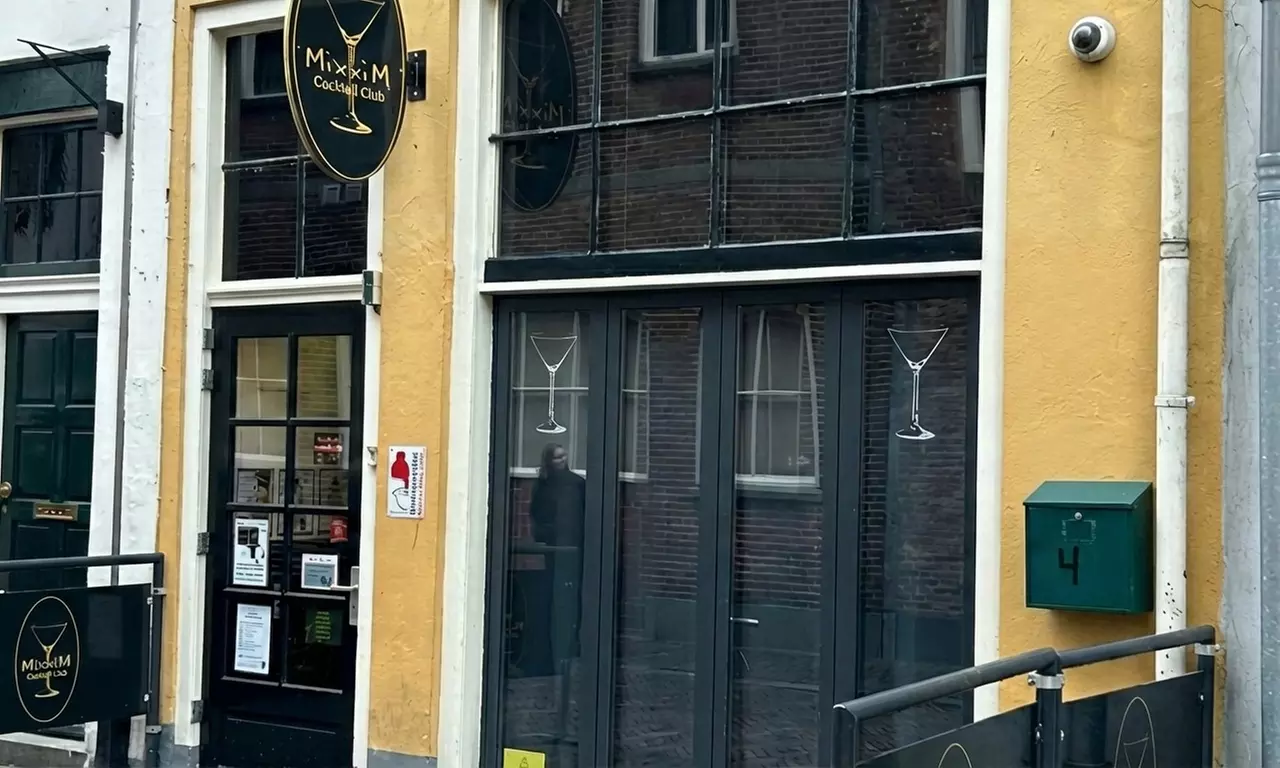 Bottom's up: gin of cocktail experience