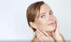 Tratamiento de rejuvenecimiento facial con 10 hilos tensores PDO con el Dr. Sergio Baena