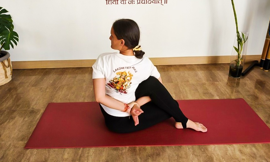 Image 3: 1 o 3 meses de clases de yoga o meditación para 1 o 2 personas 