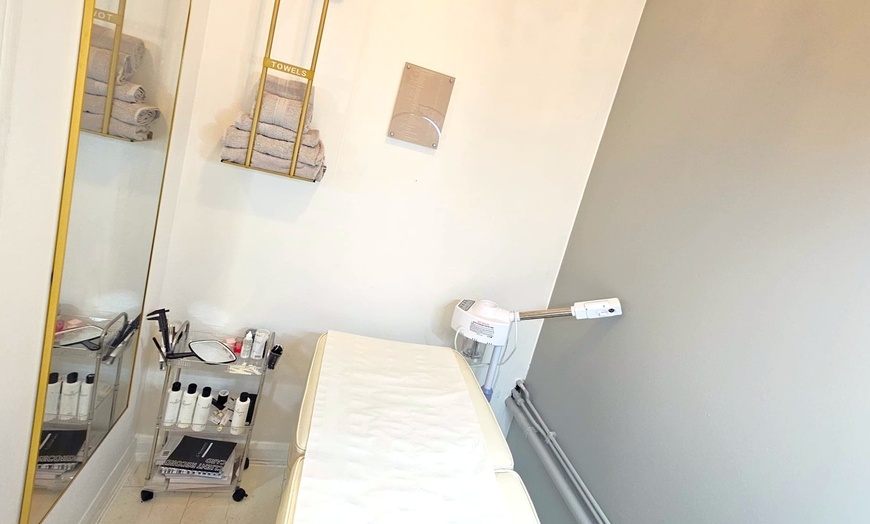 Image 3: Unlock Your Best Skin with a 30 or 60-Minute Hydrofacial