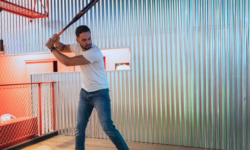 Image 7: Experiencia en simulador de bateo de béisbol durante 30 o 60 minutos