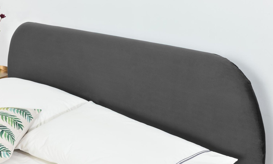 Image 18: Lit velours "Garbera" 140 x 190 cm ou 160 x 200 cm de Kocoon 