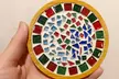 Taller de posavasos de mosaico en galería de arte en Madrid centro con bebida para 1 a 4 personas; ahorra un 27% - Second Medium