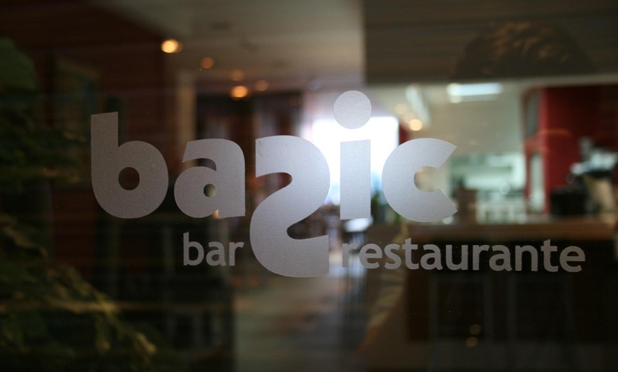 Image 5: Menú de tapas o menú prémium para 2 o 4 con vino y opción a cava