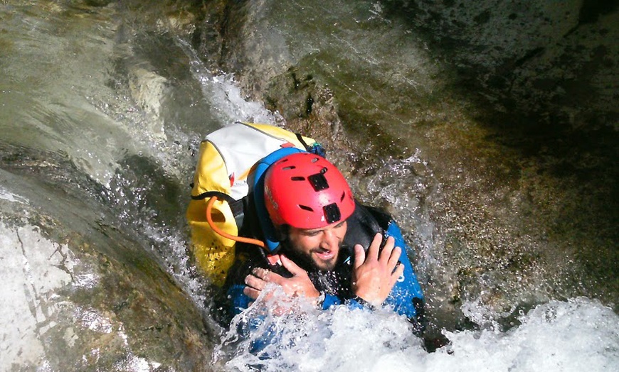 Image 4: Puenting, descenso de barrancos, espeleología o vía ferrata