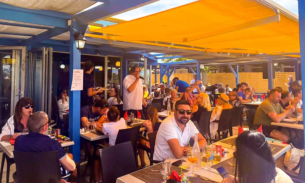 Saveurs méditerranéennes face à la mer