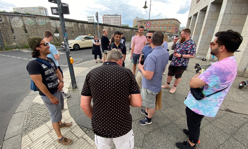 Image 4: City Walking Tour durch Berlin für 1 - 6 Personen