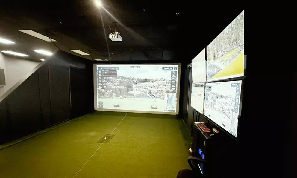 Enjoy One or Two Hours of Virtual Golf in Standard or Luxury Bay