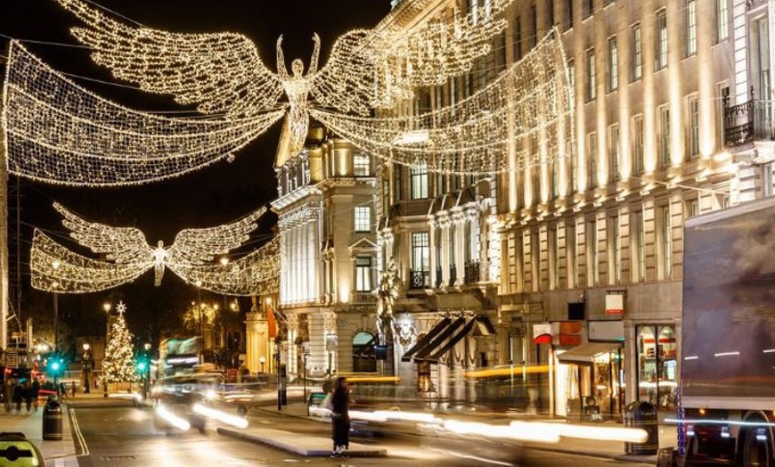 Image 3: Enjoy Christmas Lights Tour in London with Festive Treats
