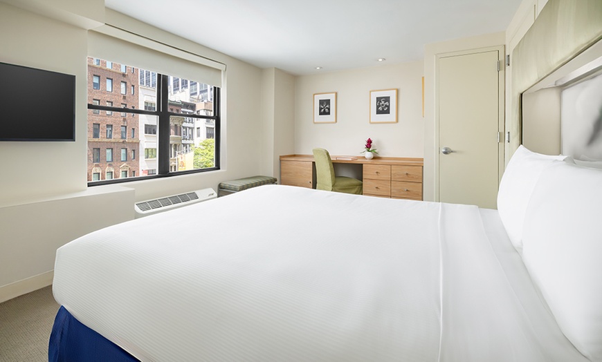 Image 15: Prime Midtown Location with Stylish Rooms and Easy City Access