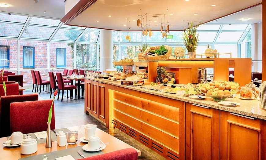 Image 2: Frühstücksbuffet inkl. 1 Glas Sekt für 2 oder 4 Personen