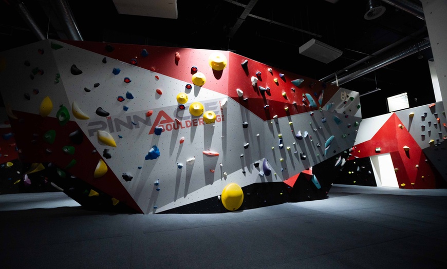 Image 3: Explore Indoor Climbing with a Bouldering Induction for One or Two