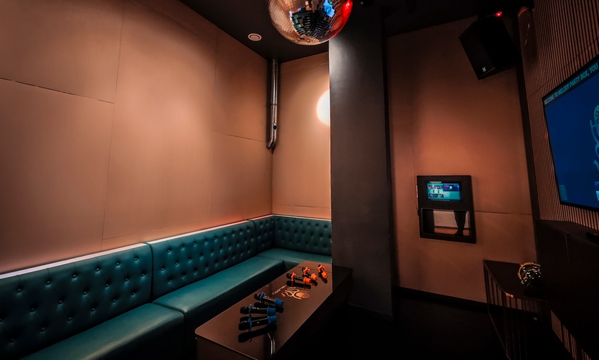 Image 9: Partybox Paket mit 3 Std. Karaoke und Prosecco für bis zu 14 Personen