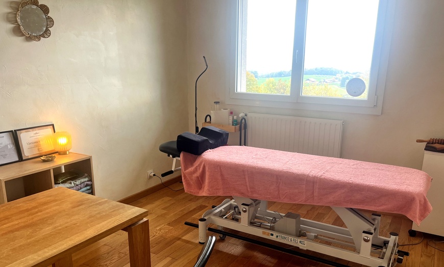 Image 2: Massage au choix avec épilation sourcils ou extension cils en option