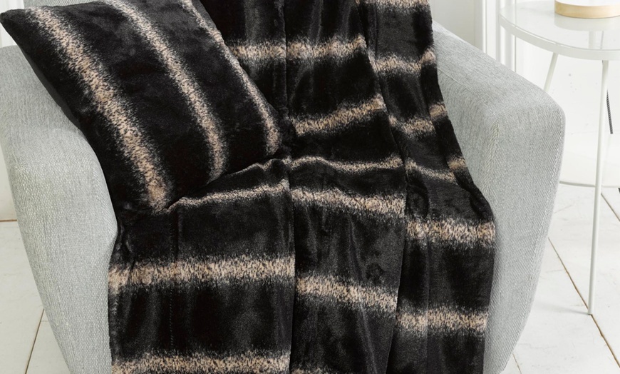 Image 2: Winter Faux Fur Throws