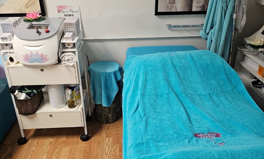 Image 2: Unwind with a 60 Minute Therapeutic, Aromatherapy, Hot Stone Massage