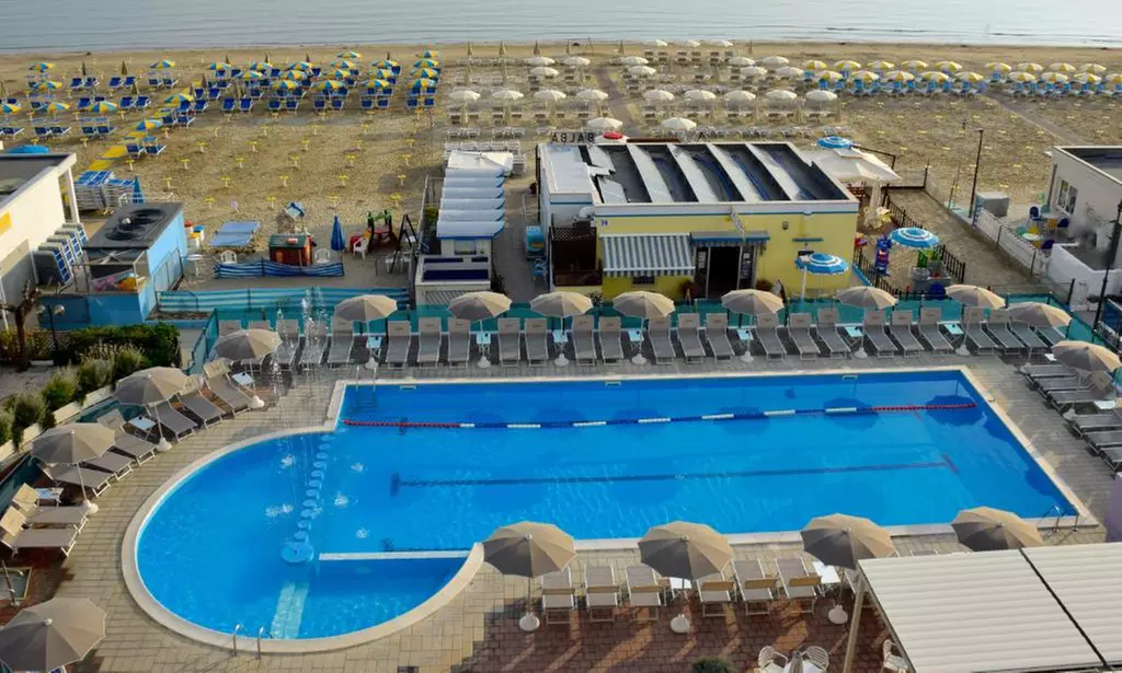 Cesenatico 4*: camera doppia con colazione o mezza pensione e Spa