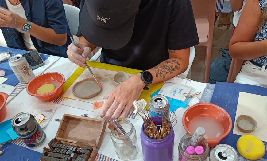 Image 1: Sesión de cerámica creativa con bebida de cortesía para 1 o 2 personas