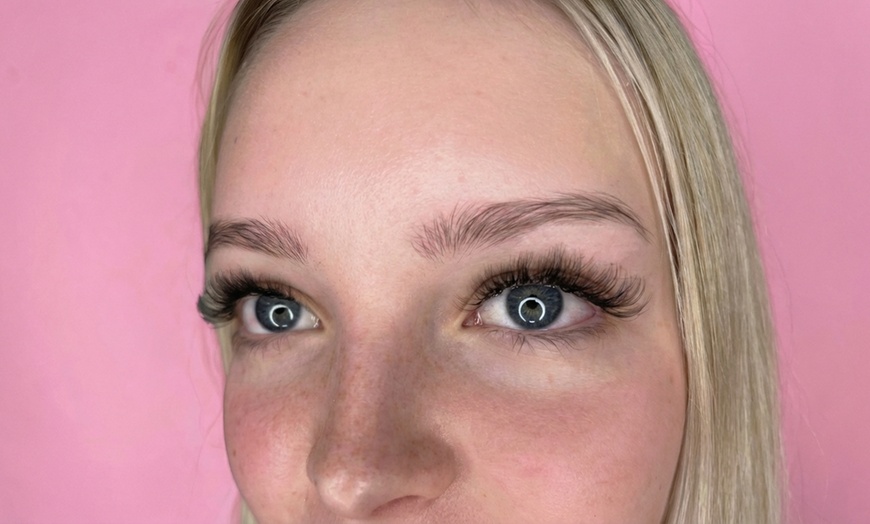 Image 3: Set Wimpernverlängerungen (1:1 oder Hybrid) mit optionaler Auffüllung