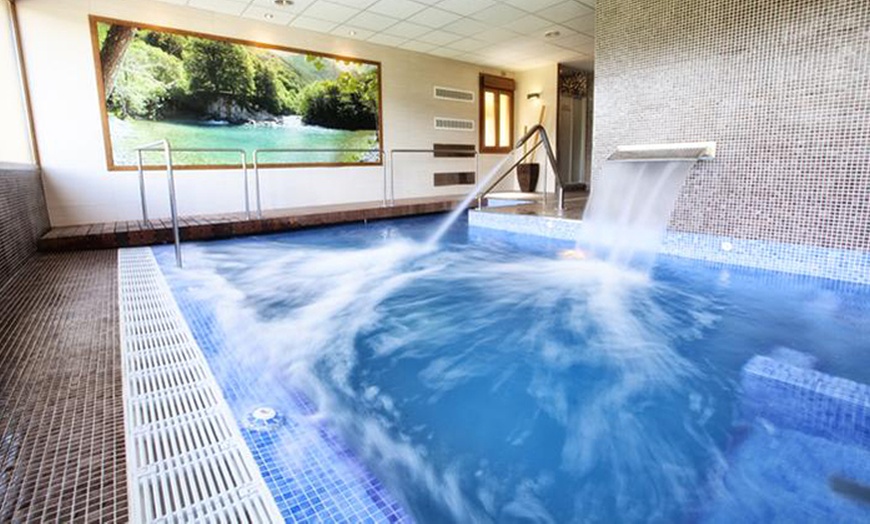 Image 1: Asturias: habitación doble para 2 personas con acceso a spa