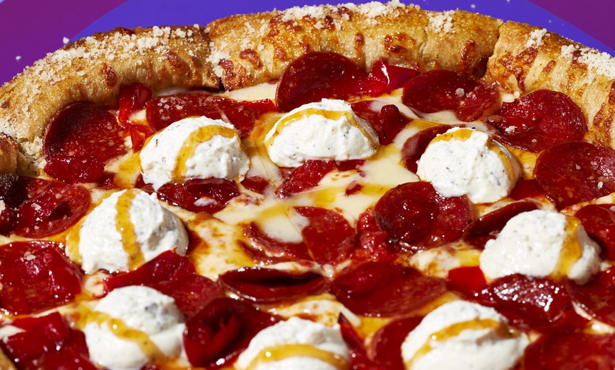 Image 6: Ultimate Family Day with 1, 2, or 4 -Mini Golf, Pizza, Drinks 
