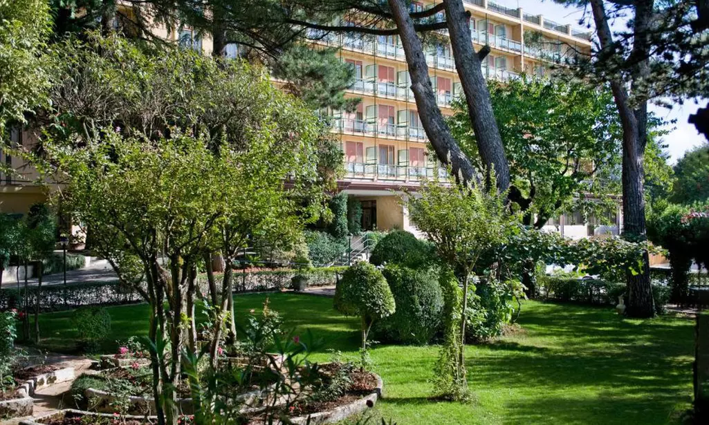 Fiuggi 4*: camera Superior con colazione, mezza pensione e Spa