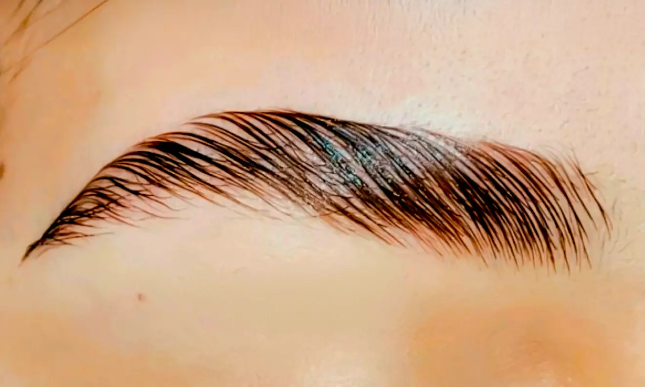 Augenbrauen- oder Wimpern-Lifting inkl. färben für 1 Person