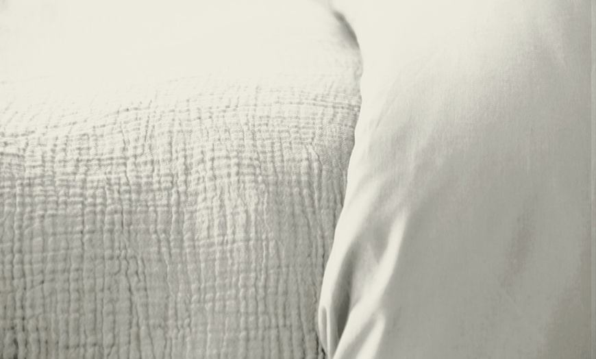 Image 18: Completo lenzuola matrimoniale in tinta unita 100% cotone