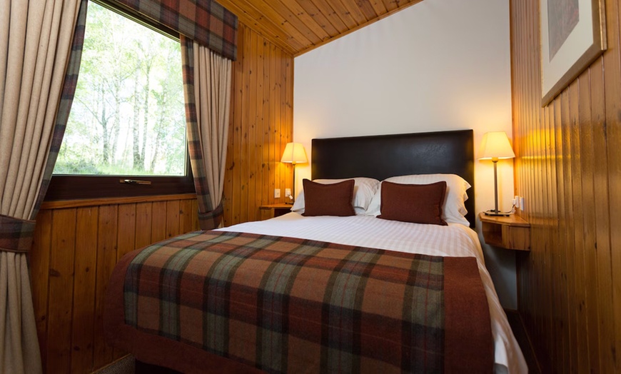 Image 11: Carrbridge: Standard One or Two-Bedroom Cabin for Up to Four People