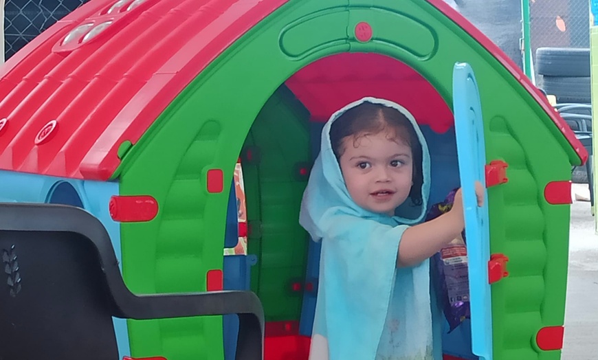 Image 15: Entrada a parque acuático para 2, 4 u 8 niños/adultos y opción a menú