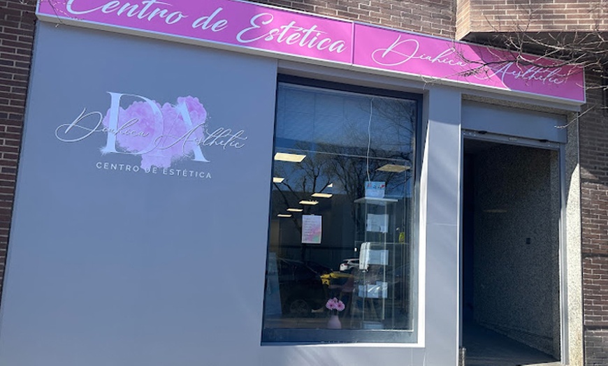 Image 3: Limpieza facial exprés con masaje kobido, radiofrecuencia y más